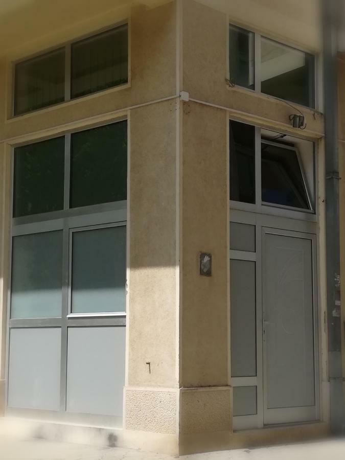 Classy And Cozy - Parking - 3 Beds - Near Center 노비사드 외부 사진