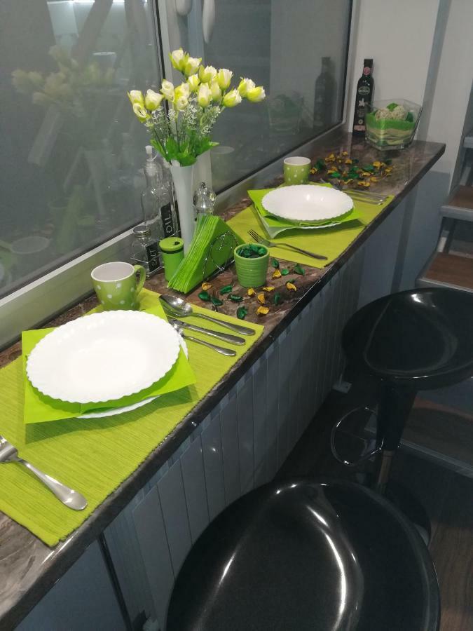 Classy And Cozy - Parking - 3 Beds - Near Center 노비사드 외부 사진