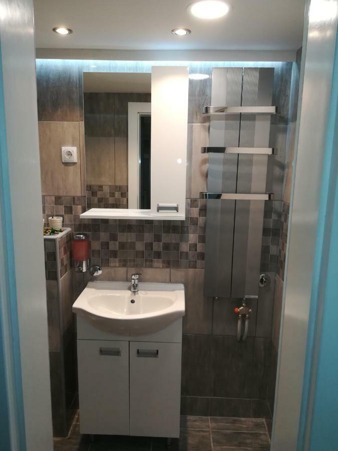 Classy And Cozy - Parking - 3 Beds - Near Center 노비사드 외부 사진